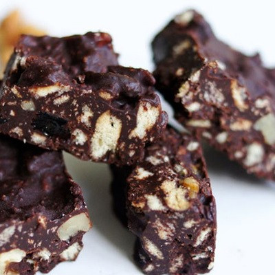 Bánh Chocolate Nhân Thập Cẩm Đơn Giản
