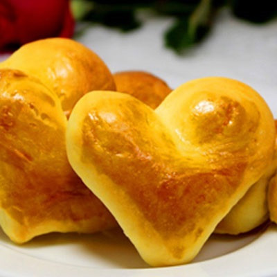 Bánh Mì Sữa Tươi Hình Trái Tim Đơn Giản