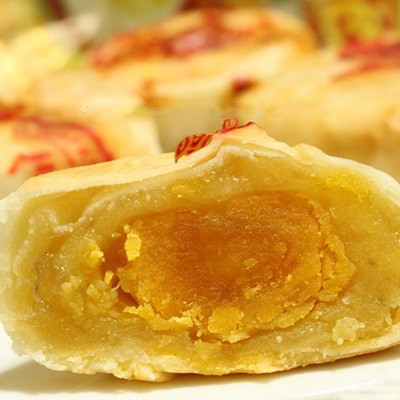 Bánh Pía Sầu Riêng trứng muối, ngon như ngoài tiệm