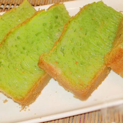 Bánh Bò Lá Dứa Nướng với nước cốt dừa béo thơm