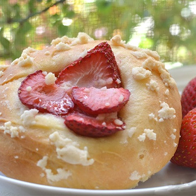 Bánh Mì Dâu Tây Ngon Hơn Cả Ngoài Hàng