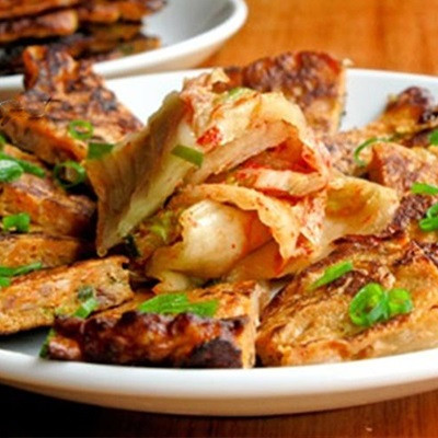 Kimchi Pancake cay mặn giòn nhẹ chuẩn vị Hàn