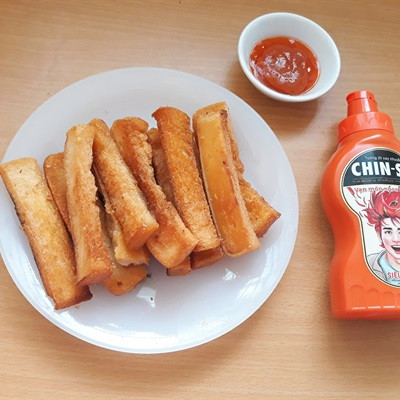 Sandwich chiên bơ giòn chấm tương ớt CHIN-SU