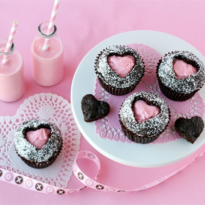 Kem cherry trang trí bánh cupcake