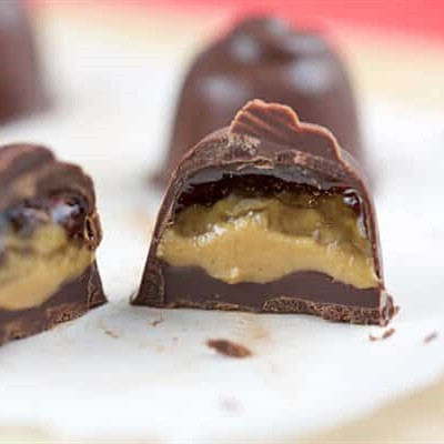 Kẹo chocolate nhân bơ đậu phộng