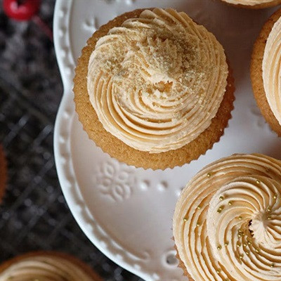 Cupcake trà Thái đỏ