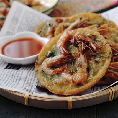 Bánh tôm chiên giòn tan