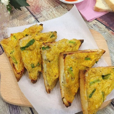 Bánh mì quết chả cá