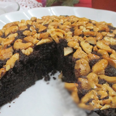 Bánh socola phủ hạt điều