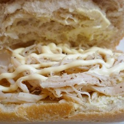 Bánh Mì Nhân Thịt Gà Đơn Giản Ngon Miệng