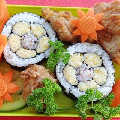 Cơm Cuộn Hình Hoa vừa bắt mắt vừa ngon miệng