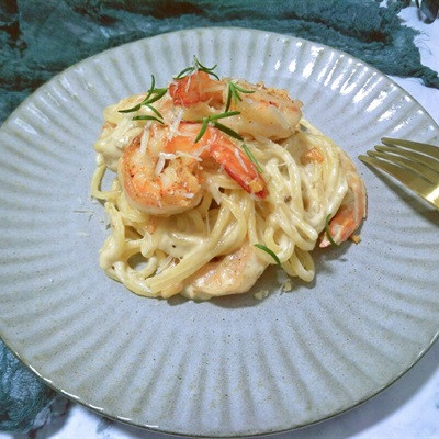 Pasta Với Tỏi Và Tôm Kem thơm ngon như ăn nhà hàng