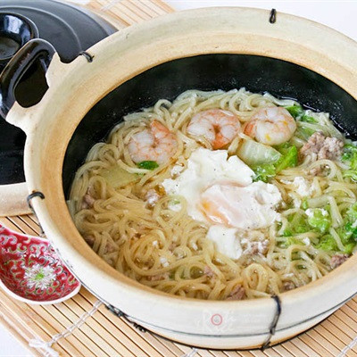 Mì Tôm Trứng với nước dùng gà cho món ngon cả nhà