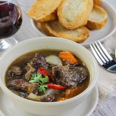 Bò Sốt Vang Với Cà Rốt