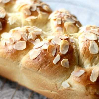 Bánh Mì Hoa Cúc thơm ngon, mềm mịn, đẹp mắt