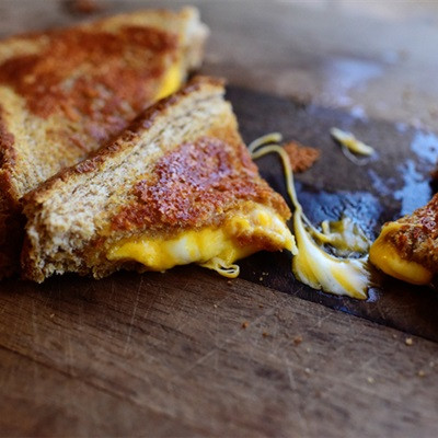 Sandwich Kẹp Phô Mai béo ngậy với lớp vỏ giòn