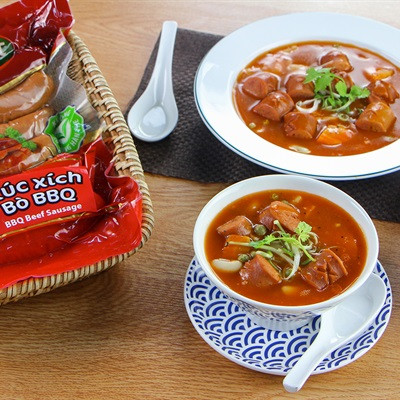 Xúc xích bò BBQ nấu đậu