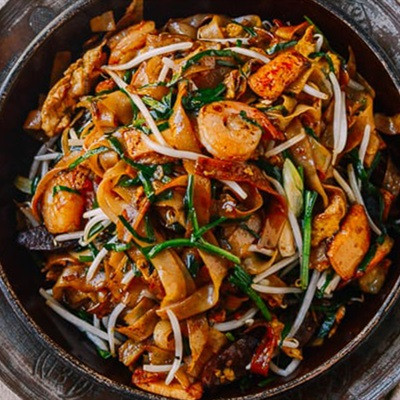 Phở xào lạp xưởng tôm