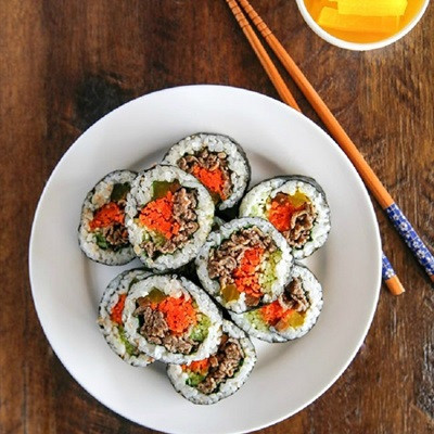 Cơm cuộn thịt bò