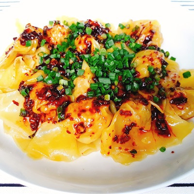 Hoành thánh luộc sốt cay