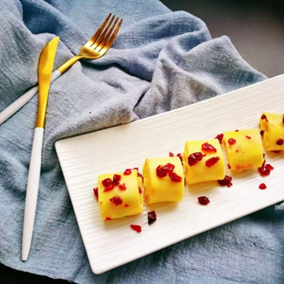Bánh cuộn mâm xôi