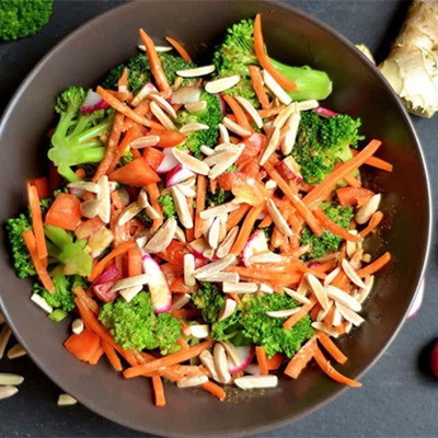 Salad rau củ hạnh nhân