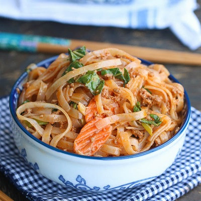 Phở xào thịt bằm rau củ