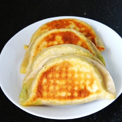 Bánh nướng nhân hẹ và trứng chiên