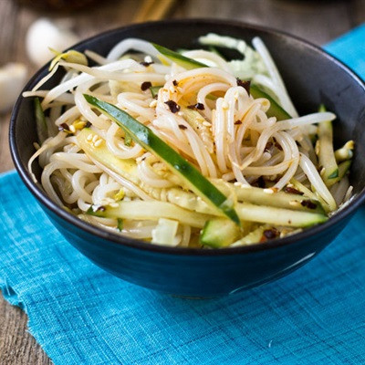 Salad mì trộn sa tế