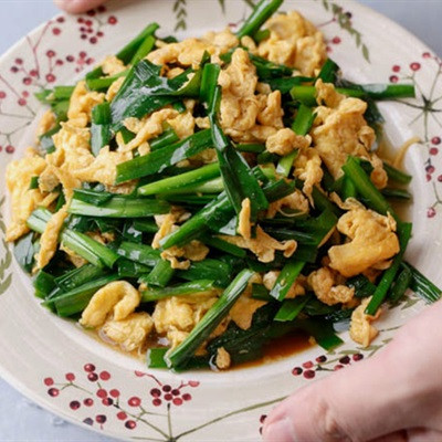 Trứng chiên hẹ tươi
