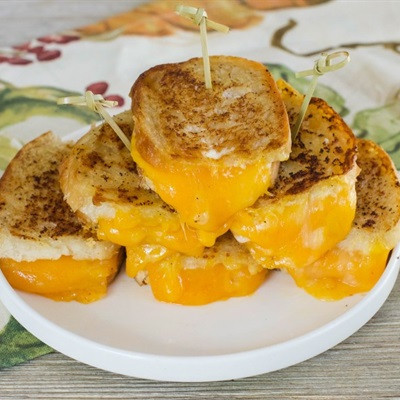 Bánh mì phô mai nướng bằng chảo