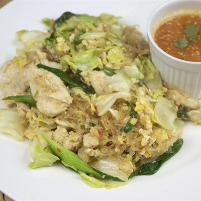 Miến xào thịt gà bắp cải