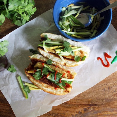 Bánh mì kẹp đậu hũ chiên giòn
