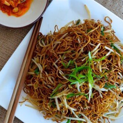 Mì xào giá đơn giản
