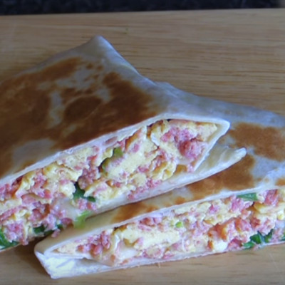 Bánh Tortilla cuộn thịt trứng
