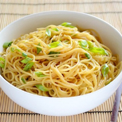 Mì trộn bơ tỏi béo ngọt
