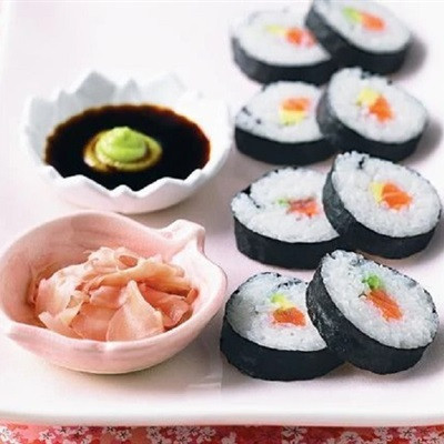 Kimbap cuộn cá hồi