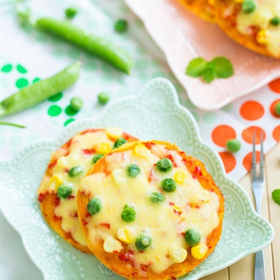 Bánh pizza mini bằng bánh bao