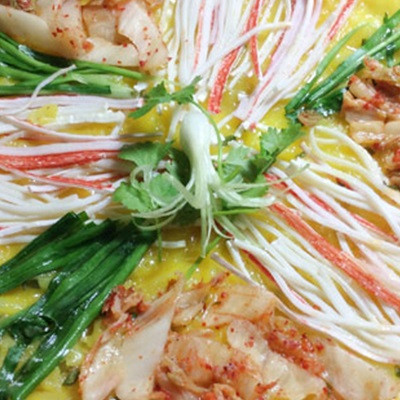 Bánh xèo kim chi thanh cua
