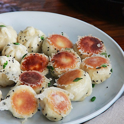 Bánh bao rang mè