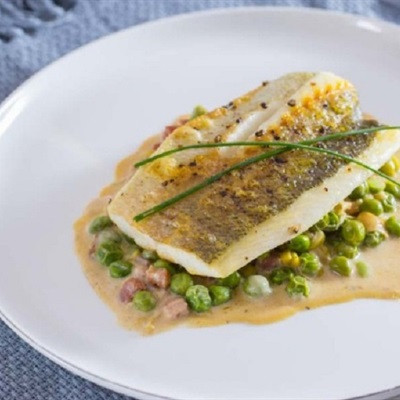 Cá phi lê sốt đậu thịt xông khói