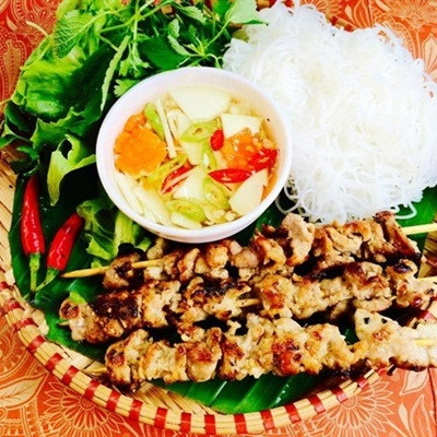 Bún chả xiên que
