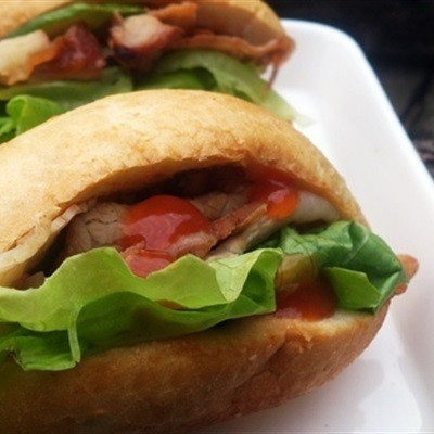 Bánh mì nhân thịt xá xíu