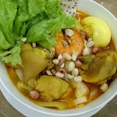 Mì quảng giò thịt gà