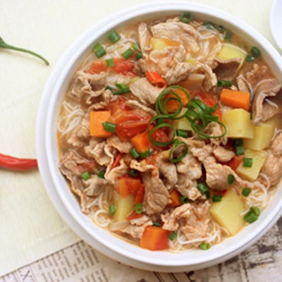 Bún thịt sốt cà chua khoai tây