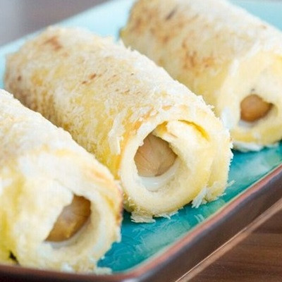 Bánh Mì Cuộn Xúc Xích Kèm Phô Mai Hấp Dẫn