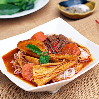 Bò Kho Chay cùng cà rốt, nước dừa thơm ngon