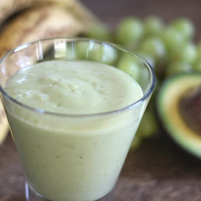 Sinh Tố Chuối Mix Bơ Và Nho Mát Lạnh