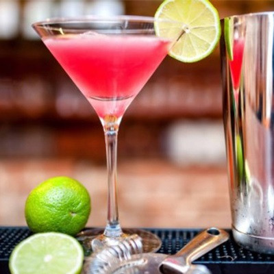 Cách pha Cocktail Cosmopolitan đơn giản nhất của người Mỹ