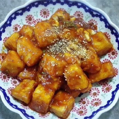 Đậu hũ chiên sốt tương cà và đậu phộng